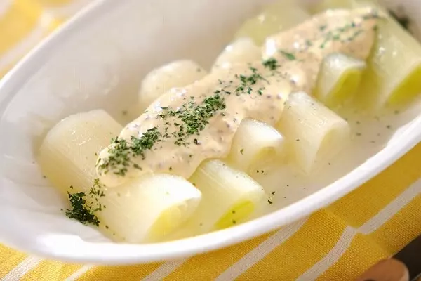 とろとろネギのマスタードソースがけ