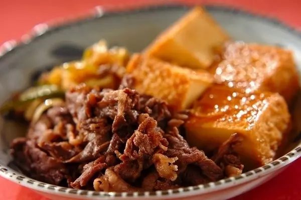 牛こま肉と厚揚げのすき焼き風煮