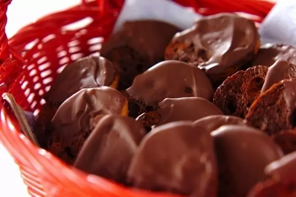 材料3つでできる!バレンタインチョコラスク