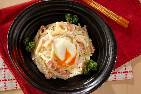 酒粕のカルボナーラ風