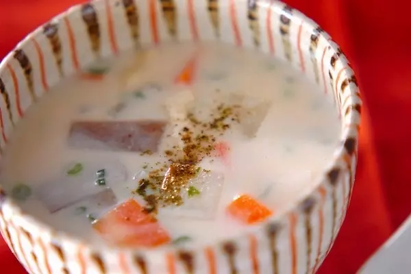 あったか！根菜と油揚げの粕汁