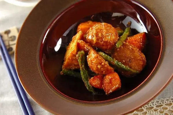 揚げ里芋のゴマみそ和え