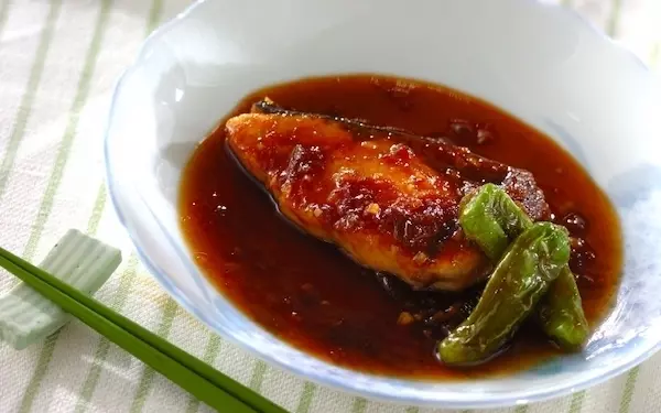 梅干しとニンニクの組み合わせがたまらない「ブリの梅ニンニク照り焼き」