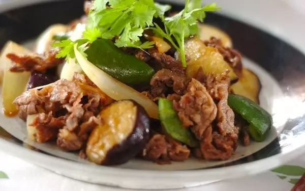 ボリューム満点！　甘辛な味わいがたまらない「牛肉と野菜のみそ炒め」