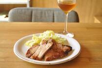 西京焼きといえば魚の印象が強いですが、エビやホタテ、肉類を漬けても美味。<br />肉は今回ご紹介する豚肉の他にも、鶏肉、牛ステーキ肉など、様々なお肉を漬けることができます。