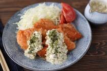 こんにちは！もあいかすみです！<br /><br />今回はぜひ揚げたてを食べてほしい、海苔塩タルタルの鮭フライをご紹介します！<br />揚げ焼きで簡単時短で作れる、鮭フライのサクサク食感と青のり香るタルタルソースがたまらないレシピです！<br />お店の看板メニューになれる！？レベルで美味しいです（笑）ぜひ作ってみてください！