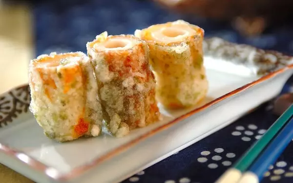 大根おろしのつゆを添えて、さっぱりと味わえる「ちくわの磯辺揚げ」