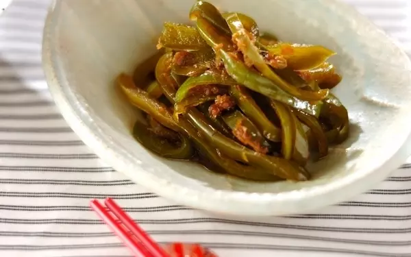 作り置きレシピとしても最適、副菜として活躍する「ピーマンの甘辛煮」