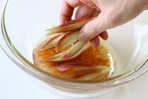 そうめんやカツオのたたきに冷奴などで使うことが多い「ミョウガ」。ミョウガは栄養価が高くむくみを解消するカリウムが豊富です。今夏hは薬味だけじゃもったいない！揚げ物や煮物などちょっぴり変わったミョウガの面白レシピをご紹介します。