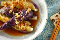 夏野菜の王様ナスがあれば毎日の献立に悩むことがなくなります。今回はナスだけで作れるレンジ小鉢やナスと相性の良いピーマンや豚肉で作る材料２つレシピ、そして食べ応え満点のナスの主食レシピなど30選ご紹介します！