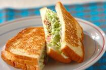 片手でサクッと食べられる手軽さが嬉しい、ホットサンド。忙しい日やキャンプに取り入れたいですね。ホットサンドメーカーや、フライパンで簡単に作れる方法を紹介します。朝ごはんにピッタリのレシピから、おやつにもおすすめのスイーツ系など15選ホットサンドの可能性無限大のアレンジレシピ