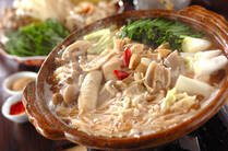 寒くなってくると「お鍋」が恋しくなりますね。今回はポン酢やごまだれで食べるしゃぶしゃぶ鍋をはじめ、さっぱり鍋やこってり鍋、そして大人のピリ辛鍋からアレンジ色々楽しめる変わり種のお鍋などマンネリ化しないお鍋レシピをご紹介します。