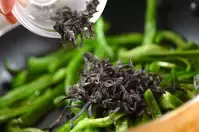 失敗しない魔法の調味料「塩昆布」と「ピーマン」で作る簡単レシピ 塩気とうまみで味が決まる！