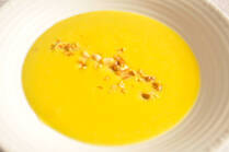 加熱するとカボチャの風味がアップ　コリンキーのポタージュ