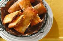 冷蔵庫で少しだけ残りがちなニンジンや玉ネギ。どう使おうか迷った時は「ひき肉」にプラスして食べ応えのある簡単なおかずや主食を作ることができます。今回はひき肉に冷蔵庫で少し残った野菜をプラスして作るアイデアレシピ20選をご紹介します。