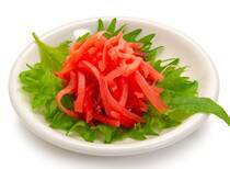 焼きそばやたこ焼きで余りがちな紅ショウガ。揚げ物や煮物など色々使える便利な食材なんですよ。今回は紅ショウガを使いこなすアイデアレシピを15選ご紹介します。