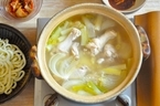 〆のうどんがたまらない！韓国の水炊き「タッカンマリ」を手羽元ともも肉で手軽に楽しむ