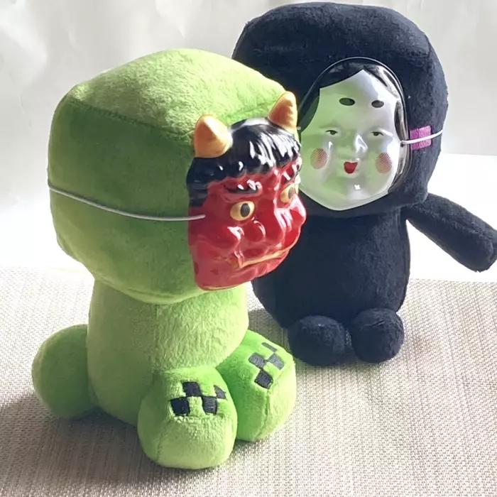 人には小さいけど息子のぬいぐるみにジャストフィットなお面のサイズでした！