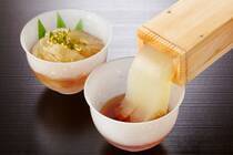 薄着になると気になるのが冬に蓄えたおなかや二の腕のお肉です…そんな時は「ところてん」を食べてストレスフリーで体重をリセットしましょう。今回はダイエットに！小腹が空いたら「ところてん」サラダや和え物など食べ方色々アイデアレシピ10選をご紹介します。