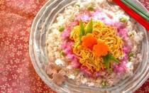 ちらし寿司や巻き寿司などでよく用いられる「桜でんぶ」。ピンク色でかわいらしく、料理の盛りつけで使えば、華やかさがアップします。そこで今回は、桜でんぶを使ったレシピ【8選】をご紹介！多彩な使い方があるため、桜でんぶを使いきれず困っていた方も必見です。