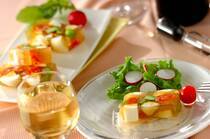 レストランや結婚式など華やかな場所で食べることが多い「テリーヌ」実はおうちでも作ることができるんです。今回は、ホタテやサーモン、ハムなどの肉や魚介類、春キャベツやにんじんなどの野菜、チョコレートとリキュールで作るデザート系など、おうちで作る人気のテリーヌレシピを8選ご紹介します！