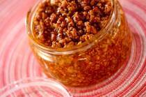 ひき肉を甘辛く味つけした「肉味噌」は、ごはんのともにも、おつまみにもなるのが魅力です。市販品も多いものの、手作りすれば好みの味つけにできたり、お財布にもやさしかったり、良いこと尽くし。そこで今回は、肉味噌の作り方と肉味噌を使った副菜・主菜・主食レシピを【30選】ご紹介します。