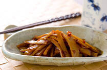 そのまま食べても美味しいメンマ。ラーメンに添えるだけじゃなく、炒めたりスープにしても楽しめますよ！そこで今回は「メンマ」のアレンジレシピ8選を紹介します。おつまみや、作り置きなど今日から試したくなるメニューがズラリ！