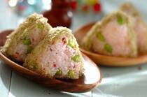 ふわふわの「とろろ昆布」。手軽に使えて昆布の旨味が味わえるのであると便利な食材です。お吸い物だけでなく、おにぎりや揚げ物、オムレツなどアイデア次第で大変身。今回は、食べ方色々楽しめる！とろろ昆布のアイデアレシピを25選ご紹介します。