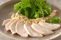 鶏むね肉を蒸して作るサラダチキン。今ではコンビニでも手に入るとっても便利な食材です。しっとり食感で淡白なサラダチキンは、味付けを変えれば和洋中様々な料理に。今回は、サラダチキンで作る人気のレシピをご紹介します。