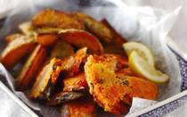 日本人にはあまりなじみのないイギリス料理ですが、実際にはフィッシュアンドチップスやサンドイッチなど、日本でもよく食べられている料理がイギリス発祥ということがあります。また、インドからの移民が多い影響で、カレーが大人気。驚くことに、カレーはイギリスの国民食と言われるほど、人気のメニューなんですよ。