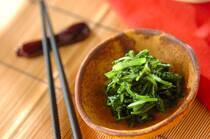 何を作ろうか副菜に迷った時は旬の野菜に注目。今回は、旬の今食べておきたい春菊だけ作る【材料１つで完成するおかず】をご紹介します。独持のほろ苦さがクセになるものまかりです。和え物、サラダ、だけでなく番外編のレシピも使えるものばかりです。