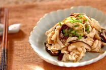 鶏ささ身は高タンパクで低カロリー。おまけに栄養価が高い、ダイエット向けの万能食材。調理法も電子レンジを使えばヘルシーなうえ時短で作れます。今回は、電子レンジで簡単調理！ダイエットにオススメしたい鶏ささ身おつまみレシピをご紹介します。どれも10分以内で作れるものばかりです！