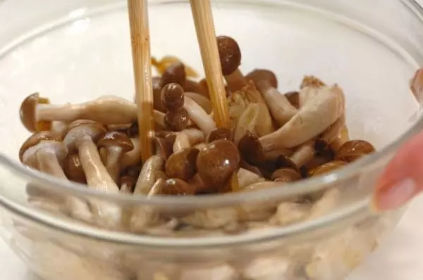 シメジとザーサイの和え物の作り方1