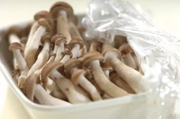 シメジとザーサイの和え物の下準備1