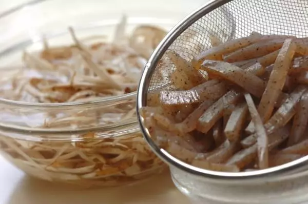 ゴボウのきんぴらの下準備1