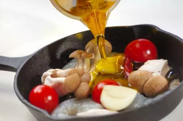 エビのアヒージョの作り方1