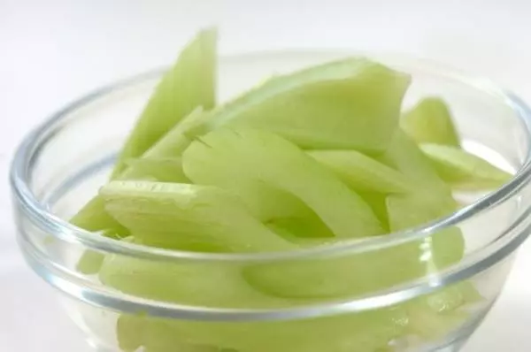 セロリの漬物の下準備1