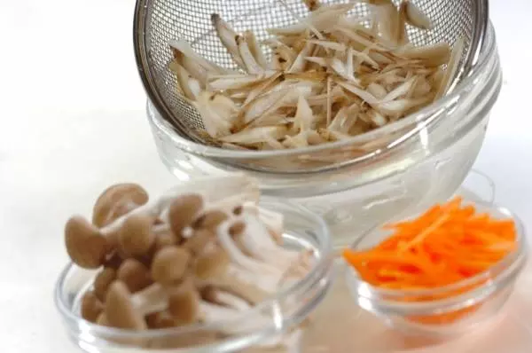 簡単おいしい!基本の炊き込みご飯 by 山下 和美さんの下準備2