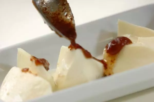 電子レンジでとろーり！簡単モッツァレラのバターしょうゆ by 山下 和美さんの作り方2