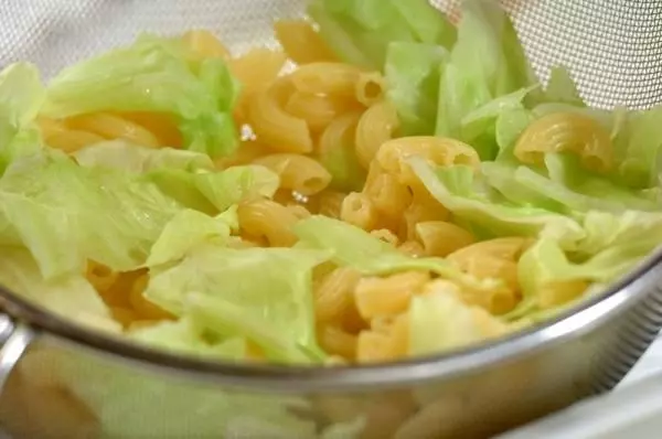マカロニとキャベツのサラダの作り方1