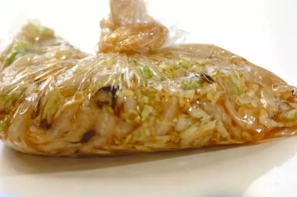 白菜の麺つゆ浅漬けの作り方1