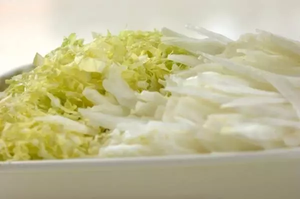 白菜の麺つゆ浅漬けの下準備1