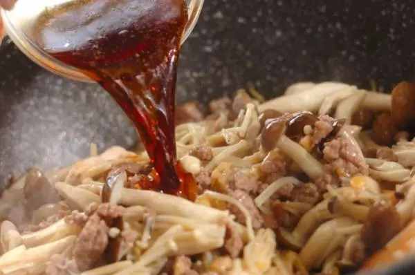 納豆とキノコの炒め物の作り方3