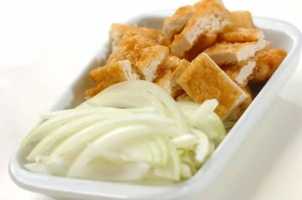 玉ネギのゴマみそ汁の下準備1