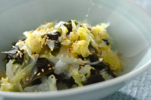 白菜とワカメの甘酢和え