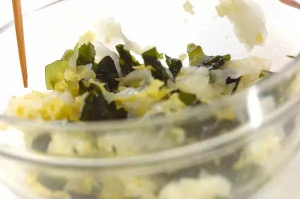 白菜とワカメの甘酢和えの作り方2