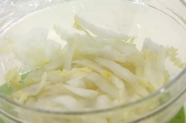 白菜とワカメの甘酢和えの作り方1