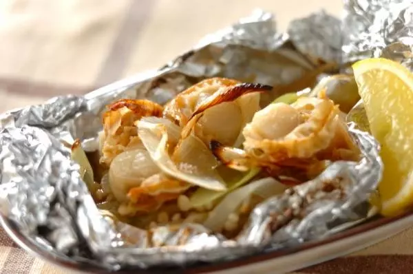 オイスターバター香るホタテのホイル焼き