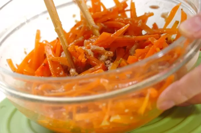 ニンジンとツナのホットサラダの作り方2