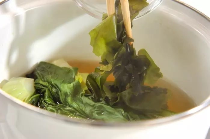 チンゲンサイとワカメの煮浸しの作り方2